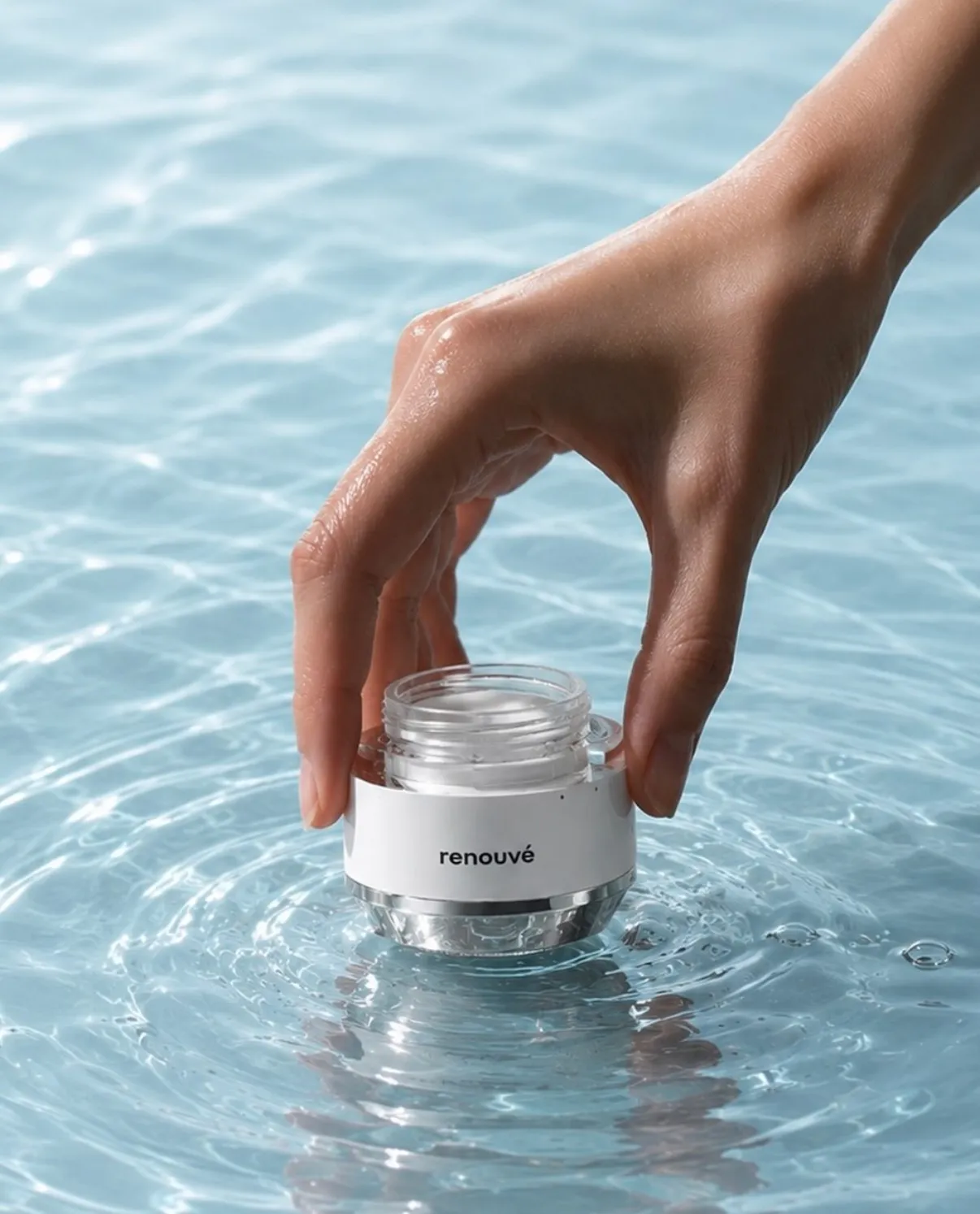 reines Wasser, spürbar weichere Haut – der renouvé SkinFilter.